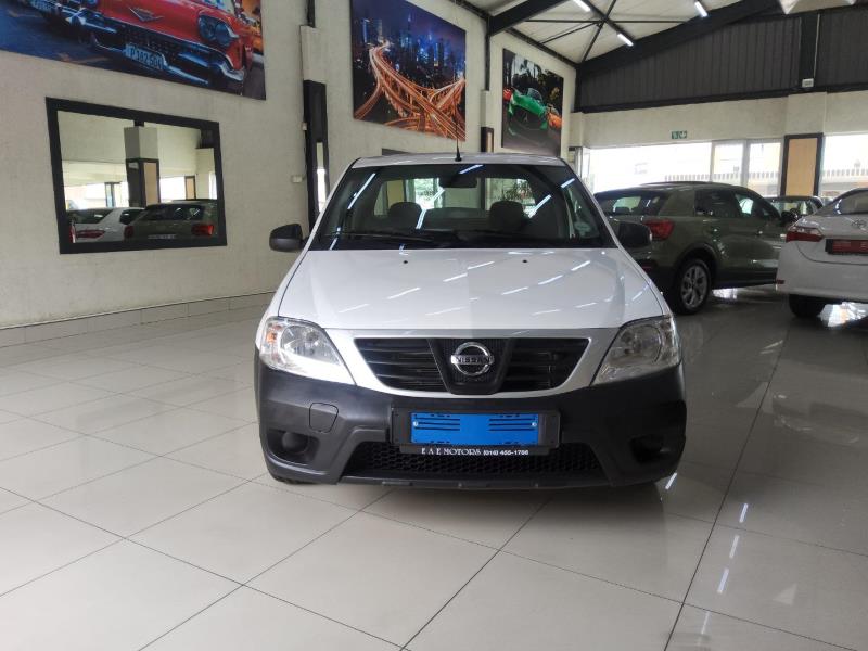 Nissan NP200