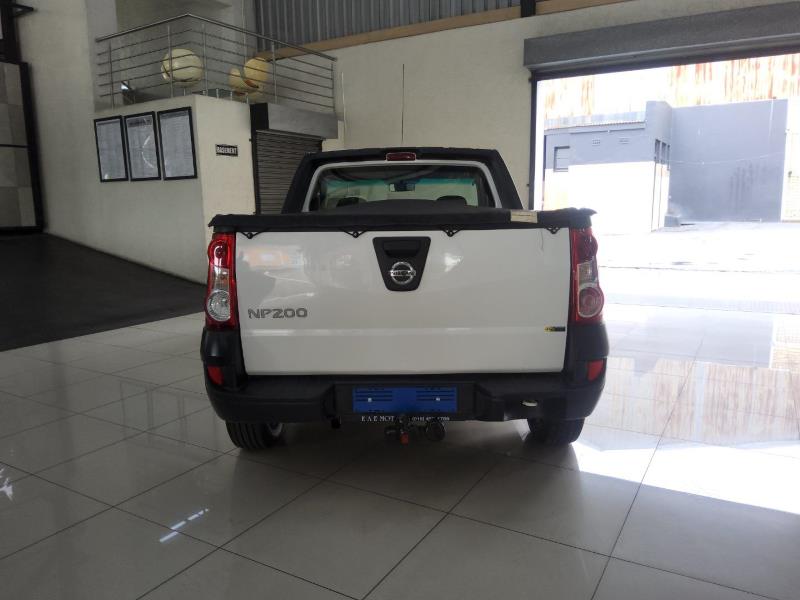Nissan NP200