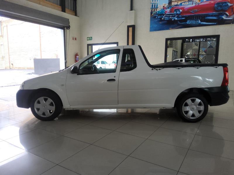 Nissan NP200
