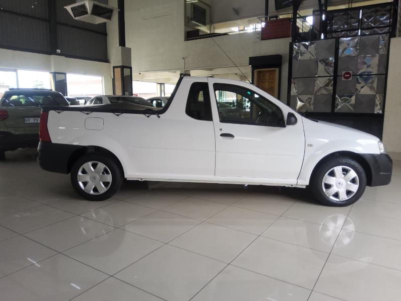 Nissan NP200