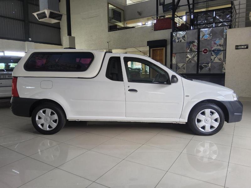 Nissan NP200