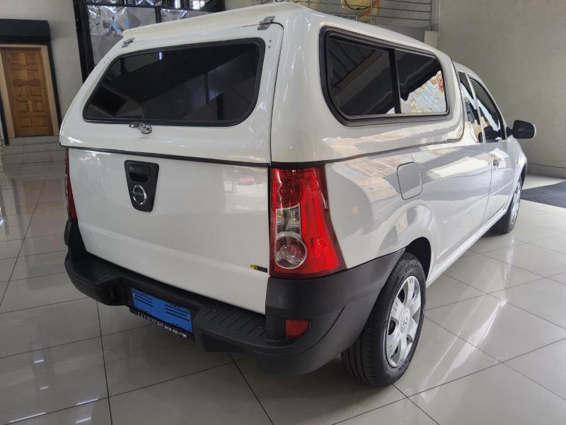 Nissan NP200