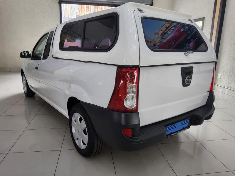 Nissan NP200