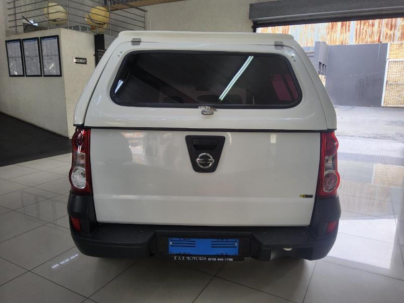 Nissan NP200