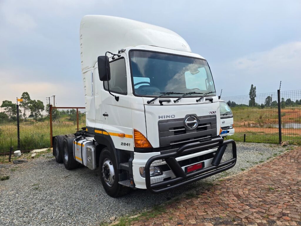 2020 Hino 700 2841 SSC 3.9 STL AMT 6×4