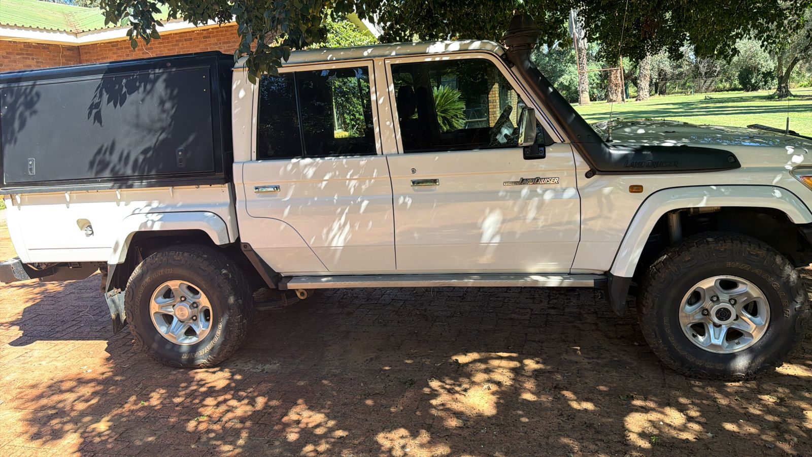 Toyota Land Cruiser 79