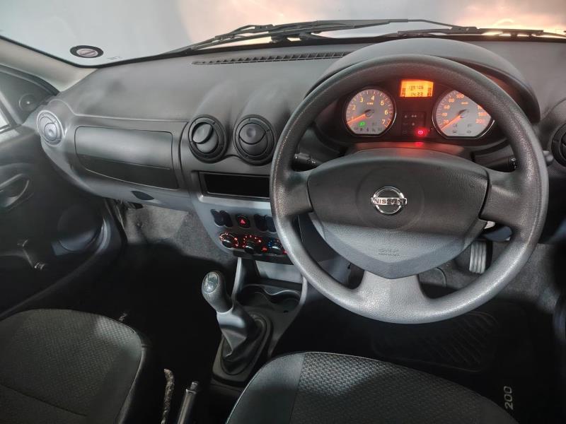 Nissan NP200